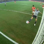 Falhanço de Arthur Cabral em jogo do Botafogo ganha destaque na imprensa portuguesa