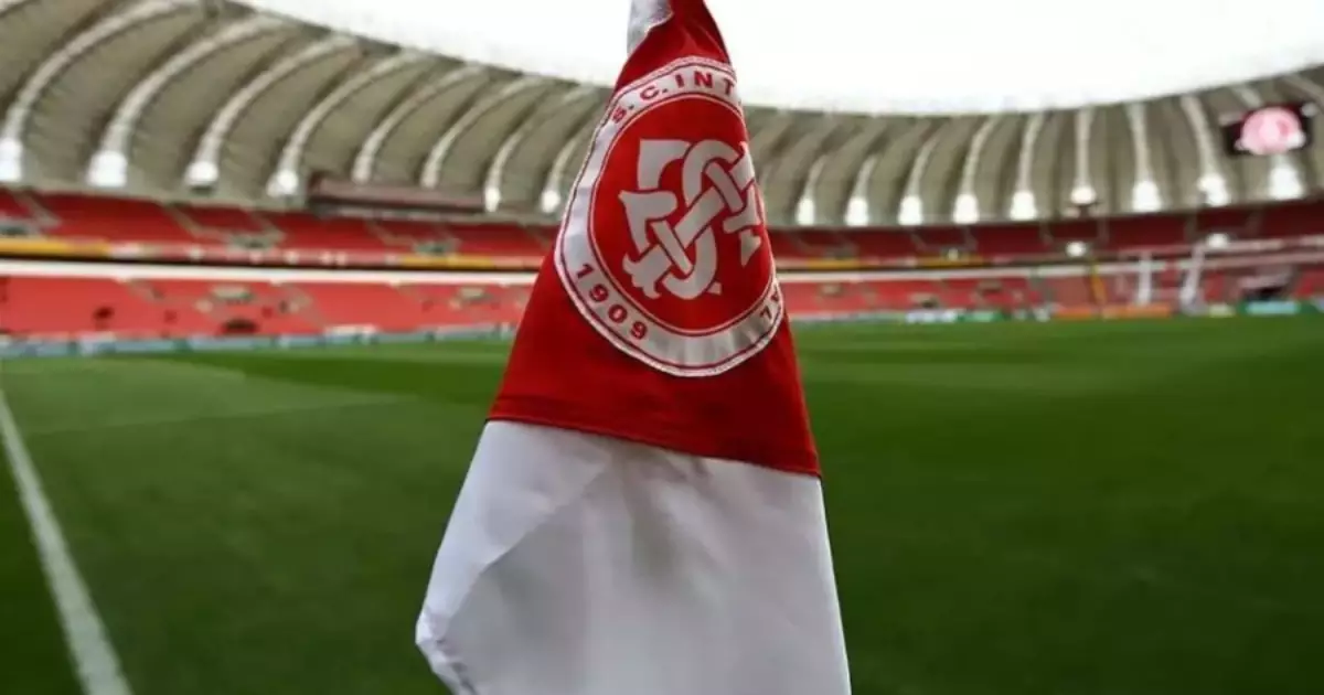 Fernando Carvalho elogia estratégia do Grêmio no mercado de transferências