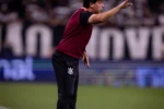 Fernando Diniz contesta arbitragem após eliminação do Corinthians na Copa do Brasil