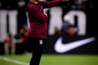 Fernando Diniz enfrenta julgamento no STJD por conduta em partida do Corinthians