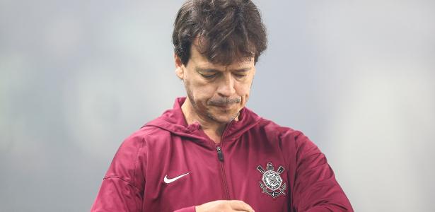 Fernando Diniz justifica desempenho do Corinthians após classificação na Libertadores