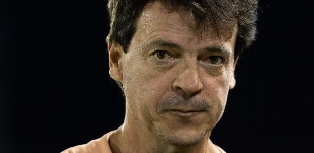 Fernando Diniz pressiona diretoria do Corinthians por pagamentos após caso Memphis