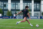 Ferran Torres e Désiré Doué medem forças em treino de finalização no Paris Saint-germain