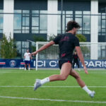 Ferran Torres e Désiré Doué medem forças em treino de finalização no Paris Saint-germain
