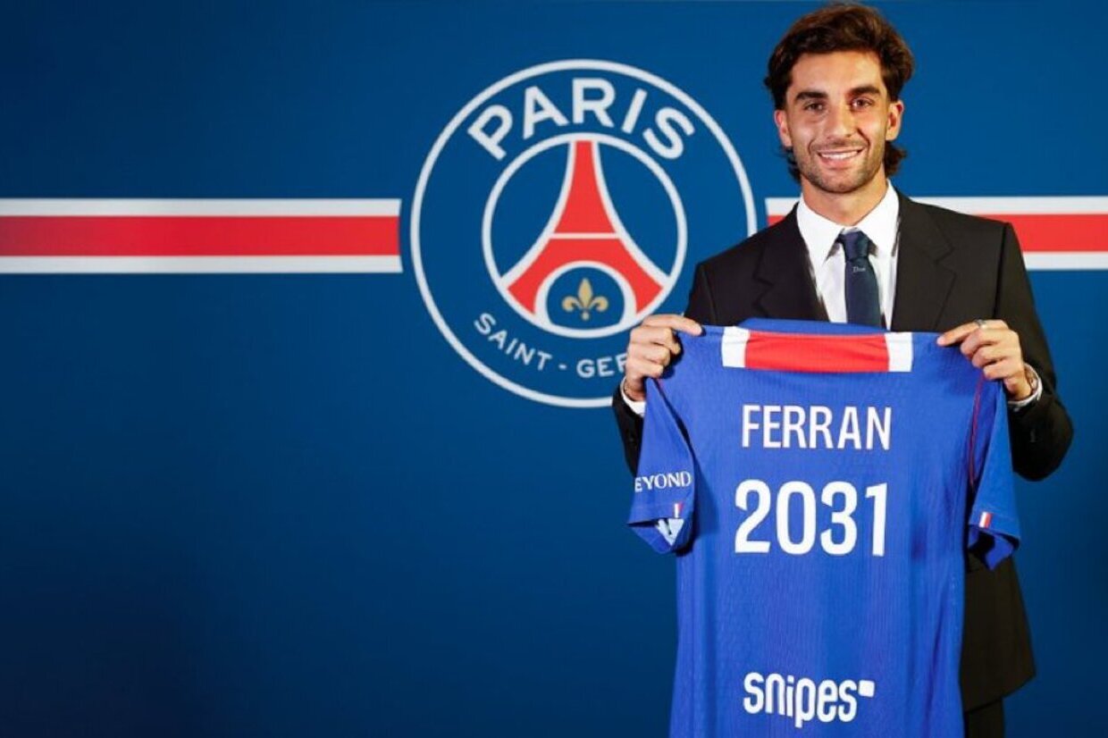 Ferran Torres é o novo reforço do PSG após conquista mundial com a Espanha