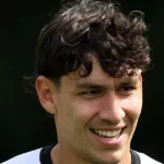 Ferraresi assina com Botafogo em definitivo após acordo com São Paulo