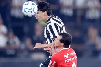 Ferraresi lamenta eliminação do Botafogo e pede desculpas à torcida