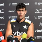 Ferraresi projeta permanência definitiva no Botafogo e aguarda detalhes finais