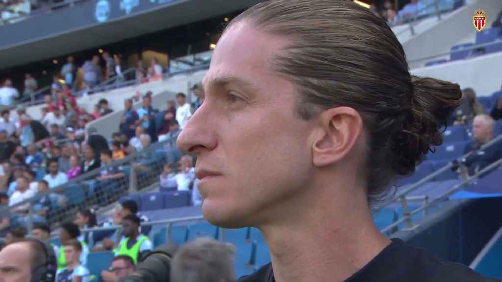 Filipe Luís celebra triunfo inaugural no comando do Monaco pela Ligue 1