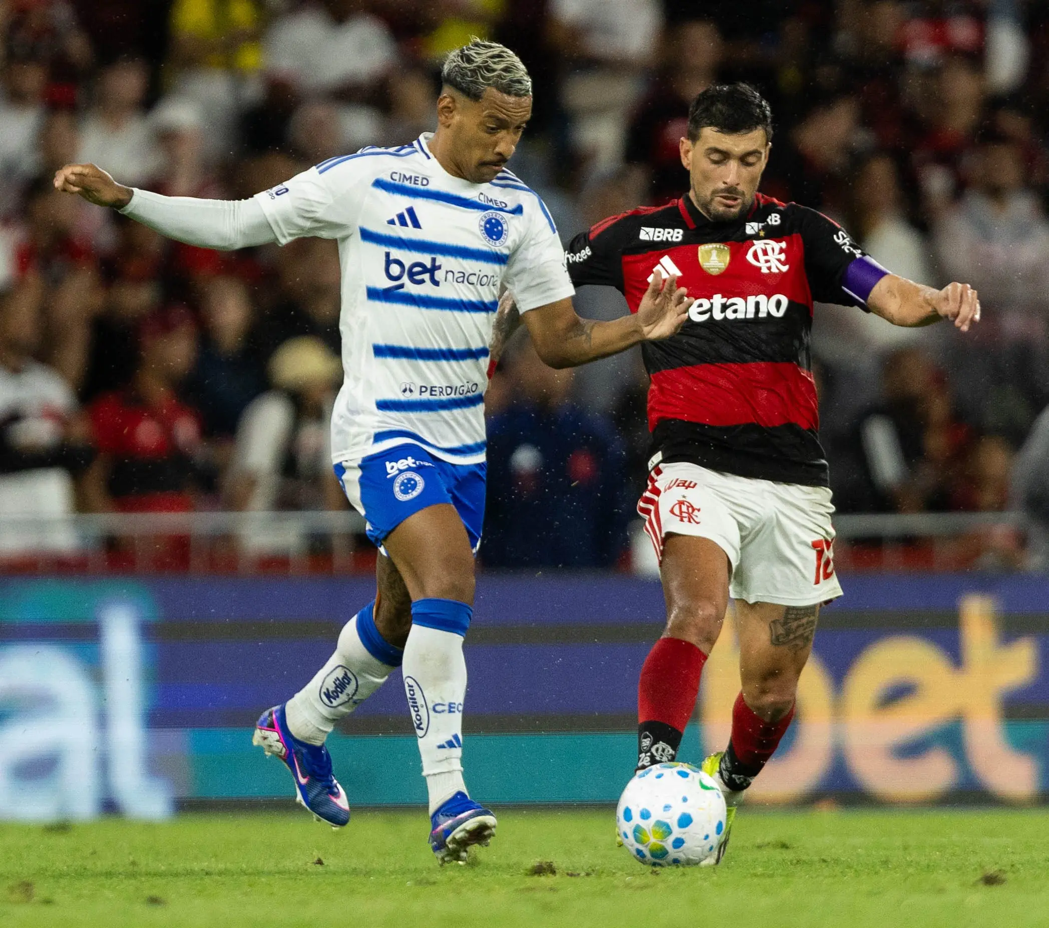 Flamengo encara Cruzeiro na Libertadores em meio a frustrações no mercado
