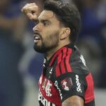 Flamengo escala Paquetá e Arrascaeta para duelo decisivo contra o Cruzeiro
