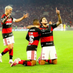 Flamengo garante classificação após jogada decisiva de Samuel Lino