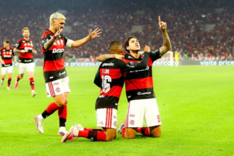 Flamengo garante classificação após jogada decisiva de Samuel Lino