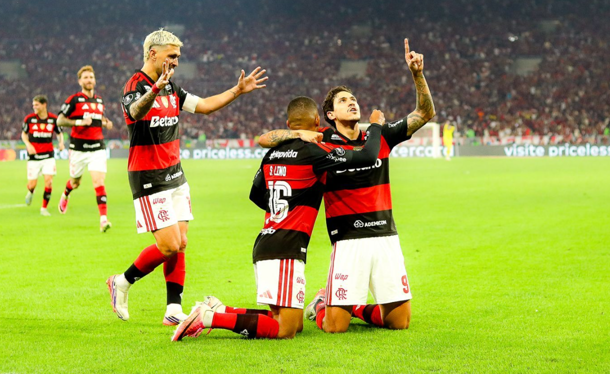 Flamengo garante classificação após jogada decisiva de Samuel Lino