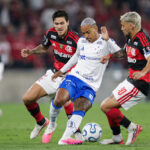 Flamengo mantém vantagem mínima sobre o Cruzeiro no primeiro tempo