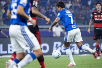 Flamengo mantém vantagem mínima sobre o Cruzeiro no primeiro tempo