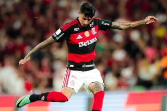 Flamengo supera o Vitória e mantém ritmo no Campeonato Brasileiro