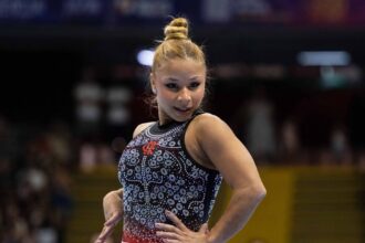 Flávia Saraiva brilha e conquista o topo do pódio no Campeonato Brasileiro de Ginástica