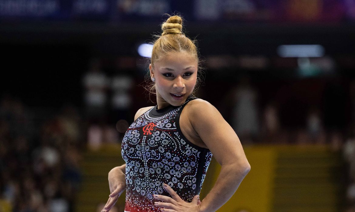 Flávia Saraiva brilha e conquista o topo do pódio no Campeonato Brasileiro de Ginástica