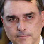 Flávio Bolsonaro critica postura de Lula diante de tarifas impostas pelos Estados Unidos