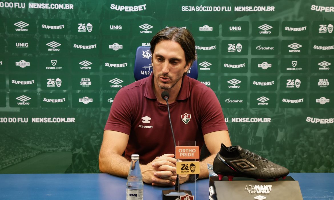 Fluminense demite técnico Luis Zubeldía após sequência negativa de resultados