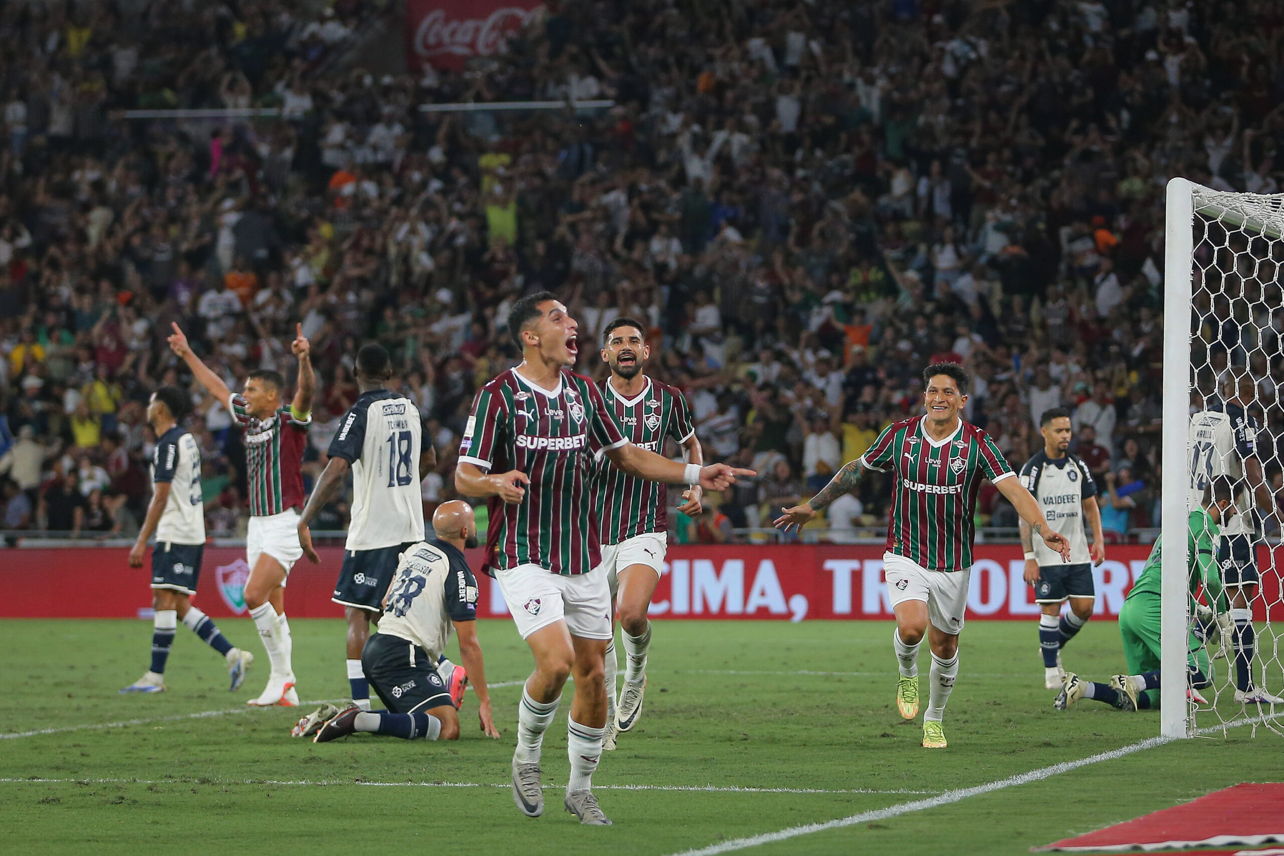 Fluminense reverte placar e garante vitória crucial no Campeonato Brasileiro