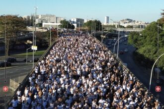 Força Jovem mobiliza torcedores em marcante caminhada pré-clássico