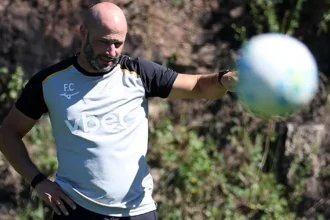 Franclim Carvalho comanda treino decisivo do Botafogo em Salvador