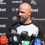 Franclim Carvalho descarta título brasileiro para o Botafogo e foca no clássico