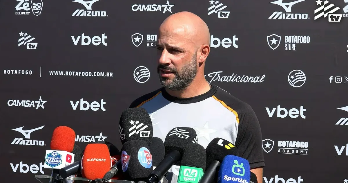 Franclim Carvalho descarta título brasileiro para o Botafogo e foca no clássico