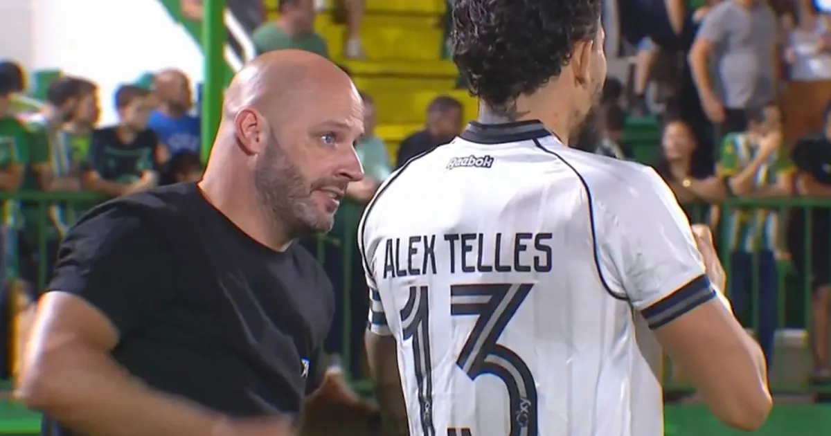 Franclim Carvalho destaca liderança de Alex Telles enquanto Botafogo avalia renovação