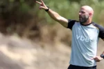 Franclim Carvalho lidera treino do Botafogo em meio a incertezas sobre o cargo