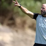 Franclim Carvalho lidera treino do Botafogo em meio a incertezas sobre o cargo