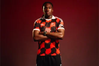 Fulham aposta em design retrô para nova camisa reserva de 2026/27