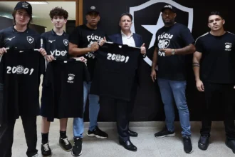 Fúria Jovem se reúne com Gabriel de Alba para discutir futuro da SAF do Botafogo