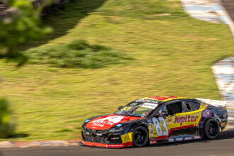 Gabriel Casagrande conquista vitória épica na NASCAR Brasil em Londrina