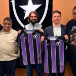 Gabriel de Alba estreita laços com a diretoria do Botafogo Samba Clube