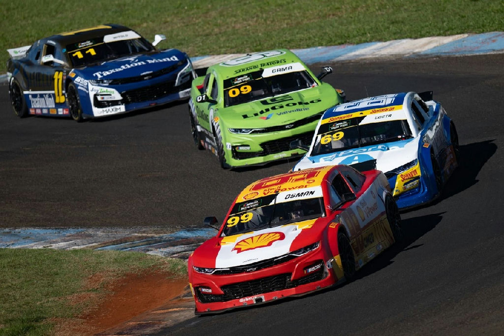 Galid Osman supera problemas em Londrina e assegura classificação aos playoffs da NASCAR Brasil