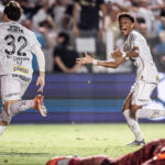 Genoa formaliza oferta por empréstimo de Robinho Jr. ao Santos