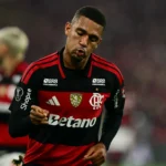 Gol de Samuel Lino sela classificação do Flamengo às quartas da Libertadores com superação