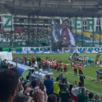 Gómez recebe homenagem monumental da torcida do Palmeiras no Nubank Parque