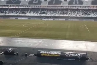 Gramado do Nilton Santos ganha nova camada de cortiça antes de duelo do Botafogo
