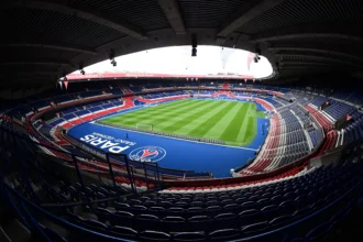 Gramado do Parque dos Príncipes força inversão de mando na estreia do PSG
