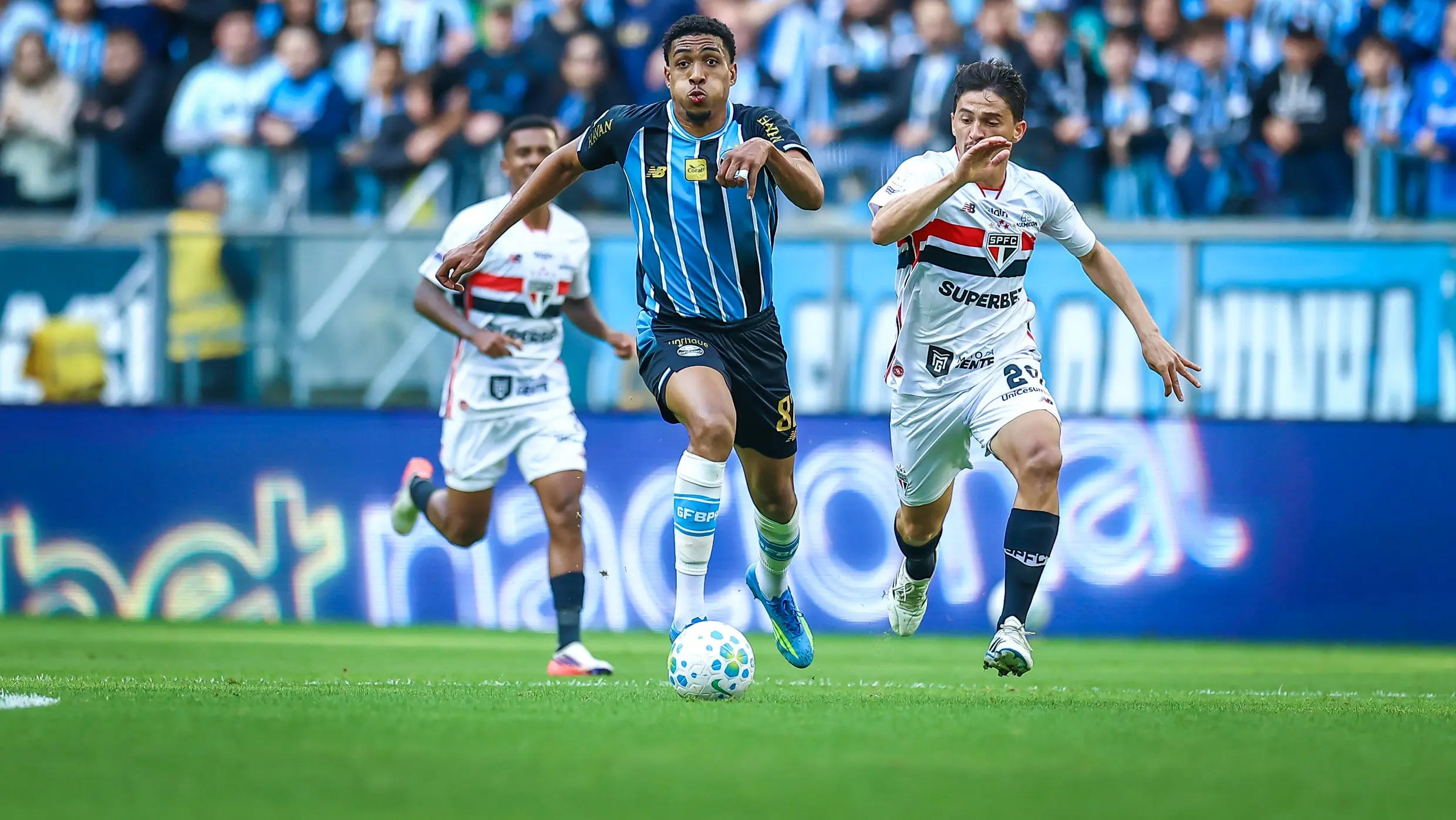 Grêmio vira sobre o São Paulo e encerra jejum no Campeonato Brasileiro