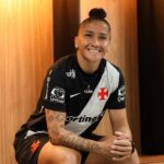 Guaraná Antarctica estampa mangas do uniforme do futebol feminino do Vasco