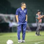 Guarani oficializa saída de Elio Sizenando após sequência negativa na Série C
