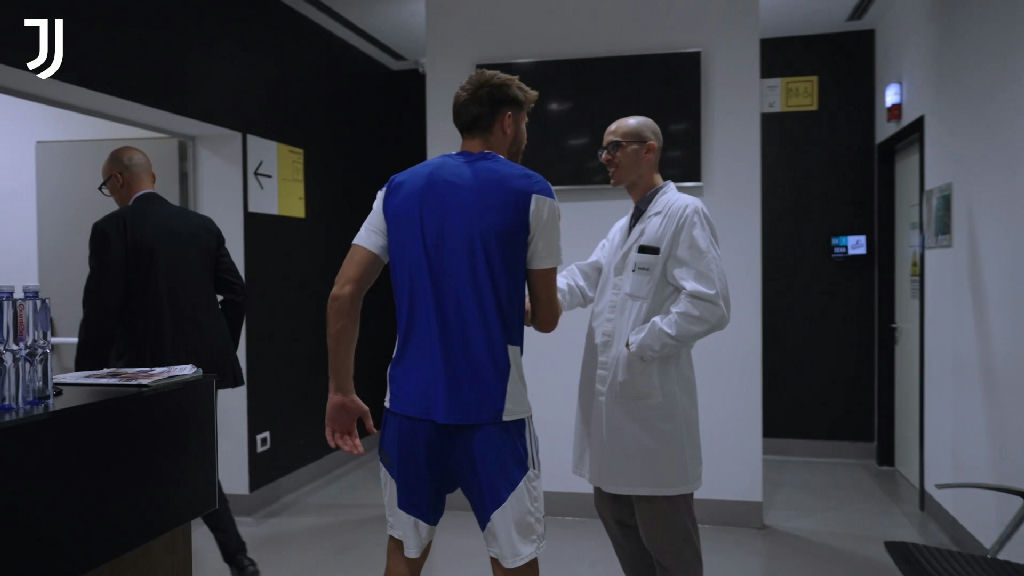 Guglielmo Vicario inicia trajetória na Juventus com exames médicos
