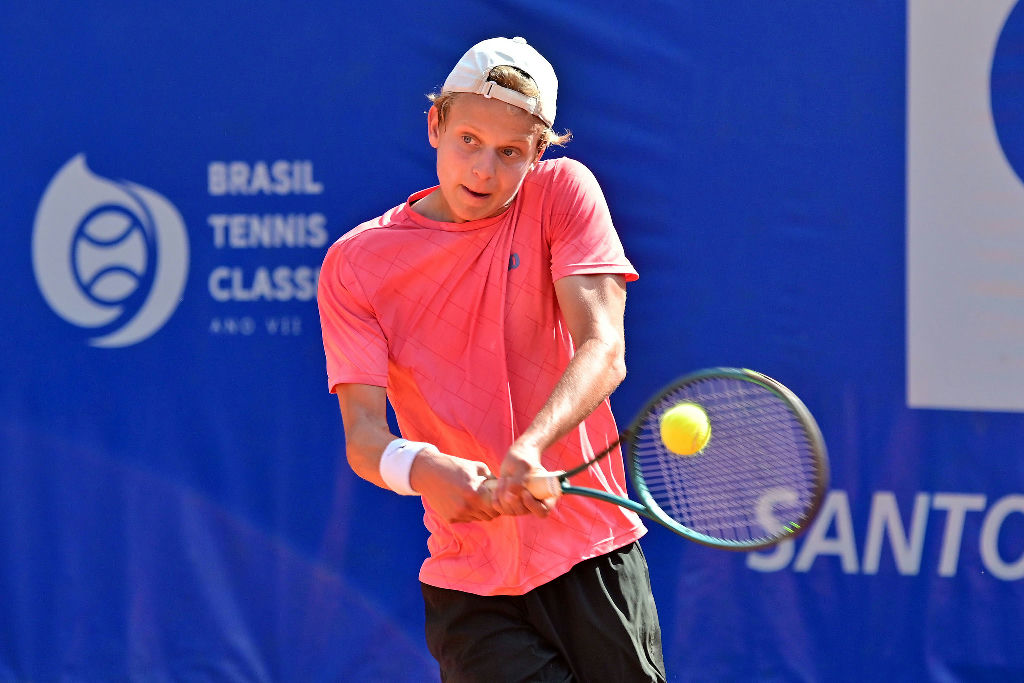 Guilherme Renner avança à final do J60 de Porto Alegre após virada