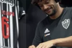 Gustavo Scarpa entra na mira do Athletico-pr e negociação enfrenta impasses financeiros