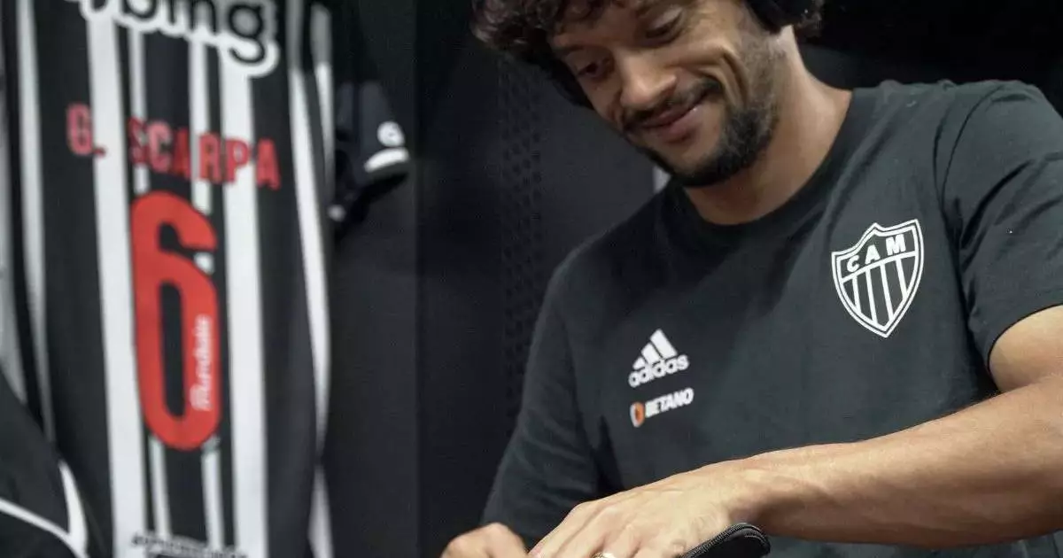 Gustavo Scarpa entra na mira do Athletico-pr e negociação enfrenta impasses financeiros